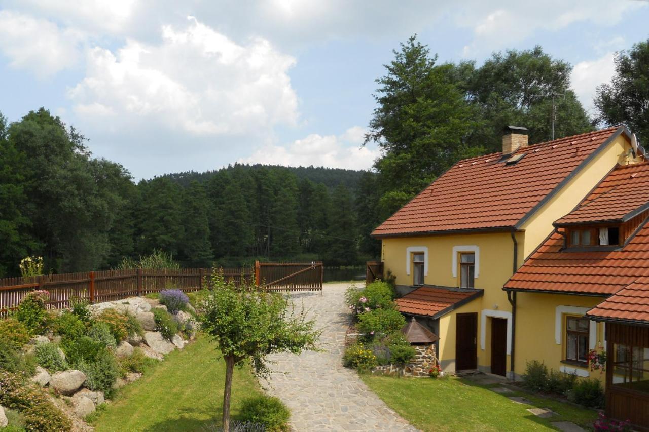 Mlyn Kamenice Klucenice Dış mekan fotoğraf