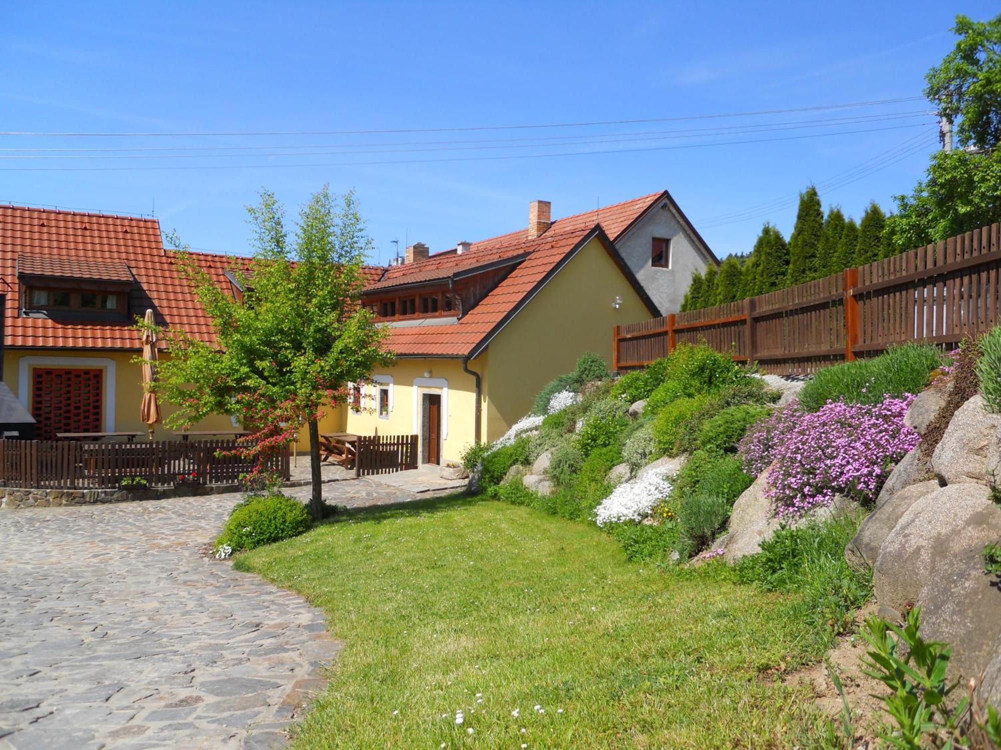 Mlyn Kamenice Klucenice Dış mekan fotoğraf